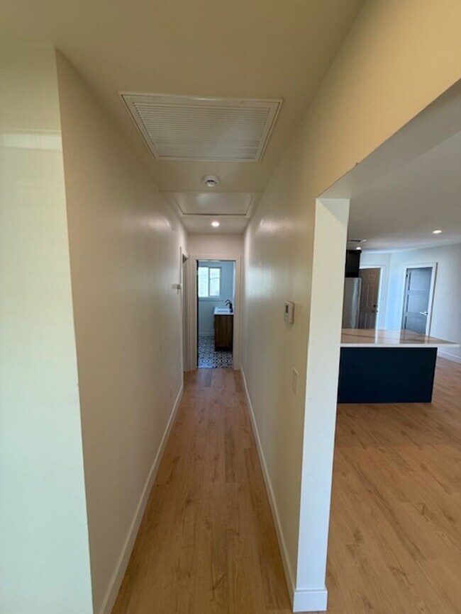 Building Photo - CHARMING REMODELED 3 BEDROOM / 2 BATH HOME