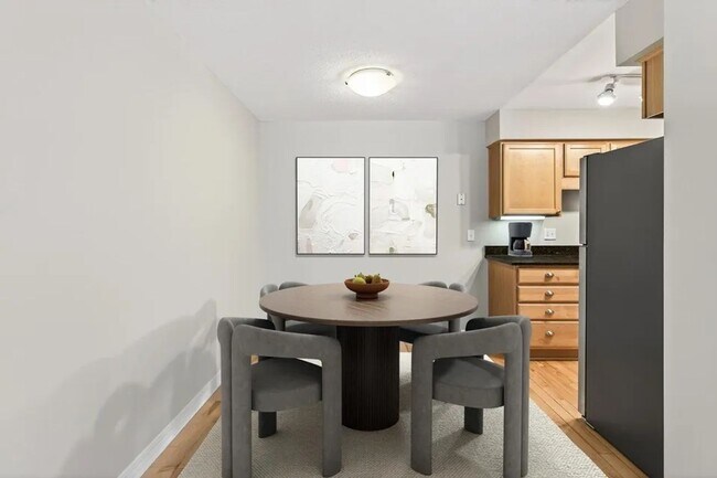 Building Photo - 2727 W 43rd St