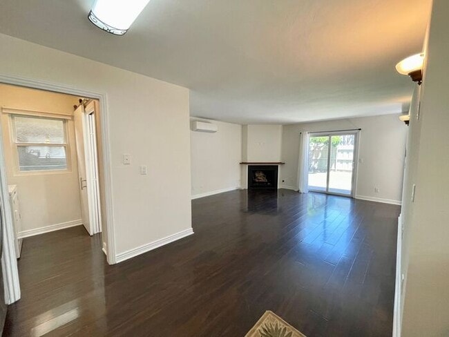 Building Photo - Beautifully Renovated 2 Bedroom 1.5 Bath Coronado Village Home