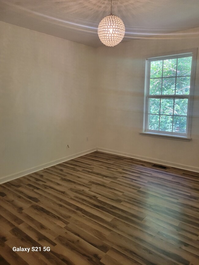 Building Photo - 739 Mockingbird Dr