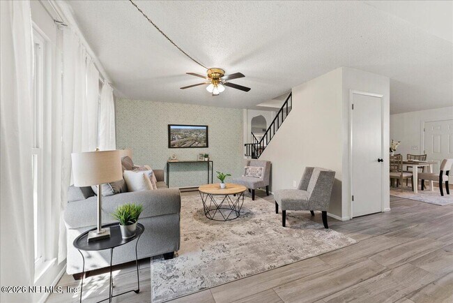 Building Photo - 8140 Sutton Pl N