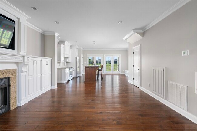 Building Photo - 358 Club Ct