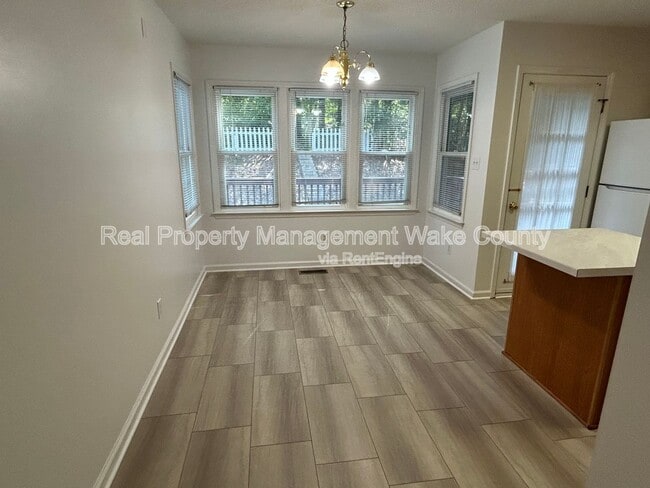 Building Photo - 1811 Kelly Glen Dr