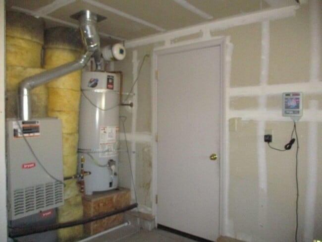 Building Photo - Northwest Suburban  Beauty