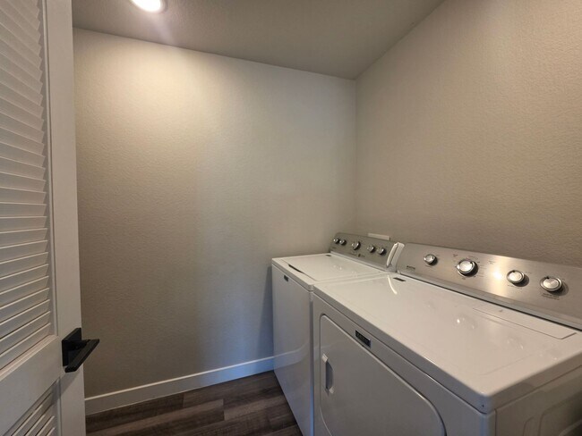 Building Photo - 10429 Luneth Dr