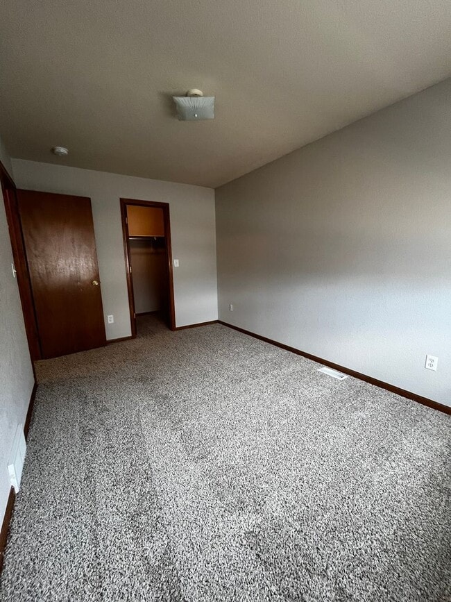 Building Photo - 3 Bedroom 2 Bath Ranch Style Home in Loveland