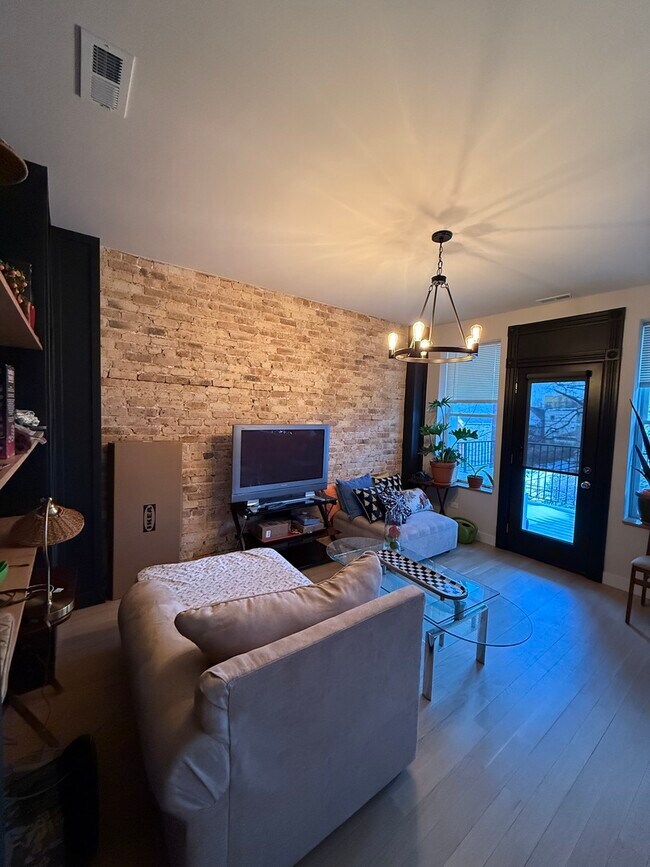 Building Photo - 927 N Mozart St