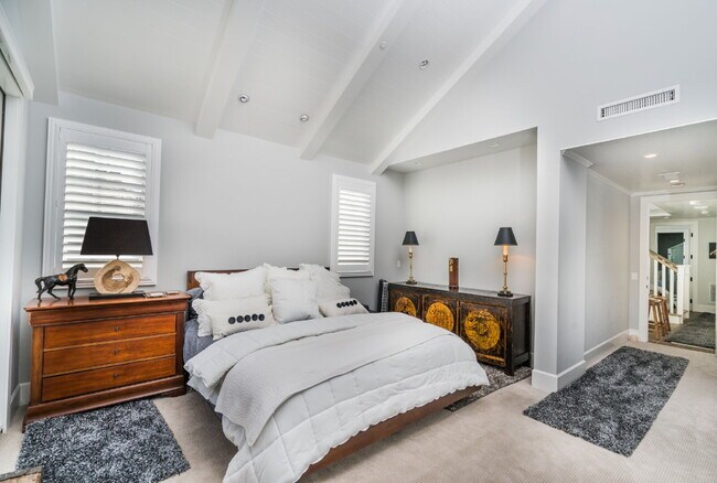 Building Photo - California Coastal Awaits: Luxurious Custom 3-Bedroom Home with Marble Touches on Balboa Island