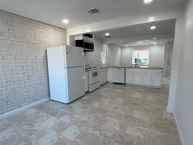 Building Photo - 12829 High Star Dr