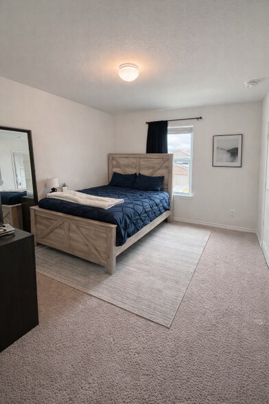 Building Photo - 409 Dakota Crk