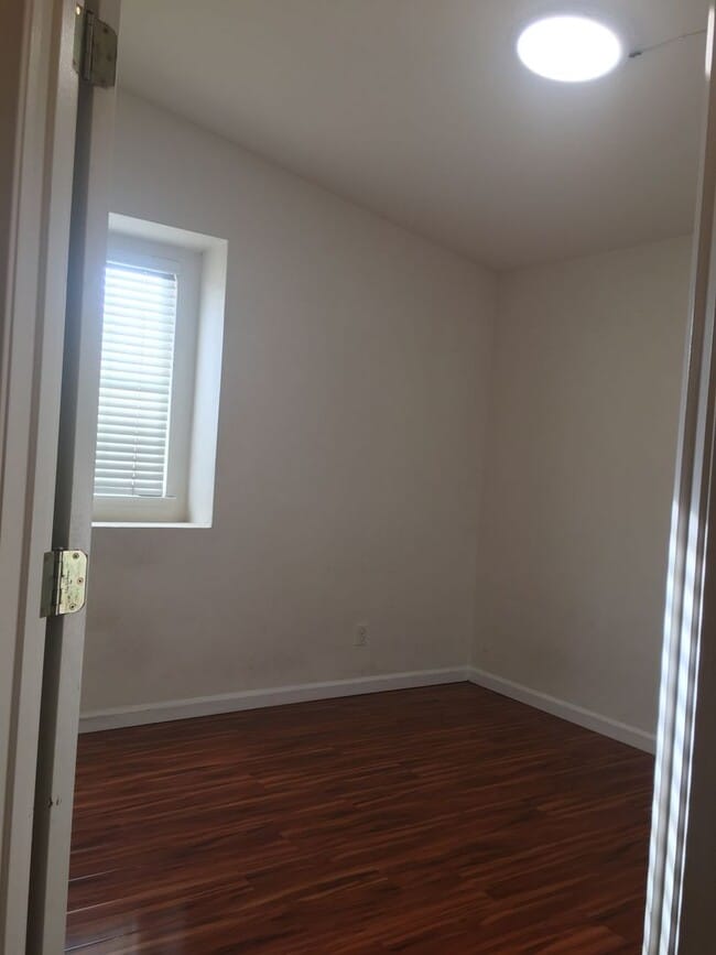 Building Photo - Highly Desirable 2 Story Home In Brookside