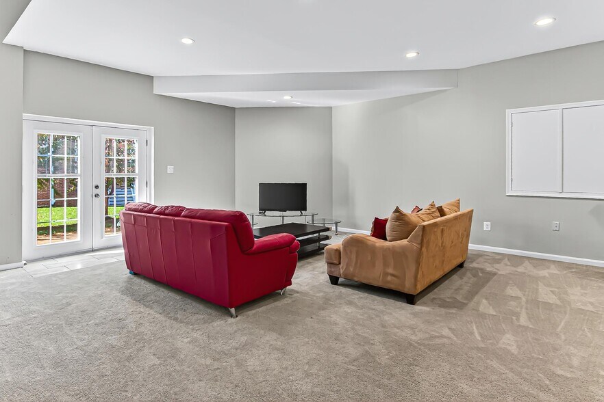 Building Photo - 1300 Pinstripe Ct