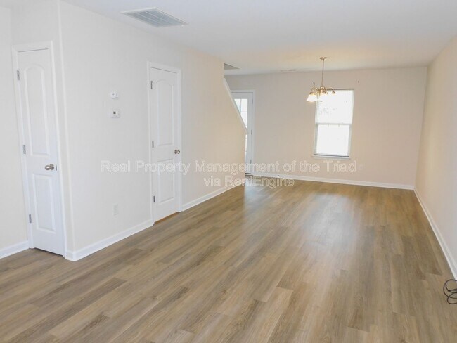 Building Photo - 1475 Worchester St