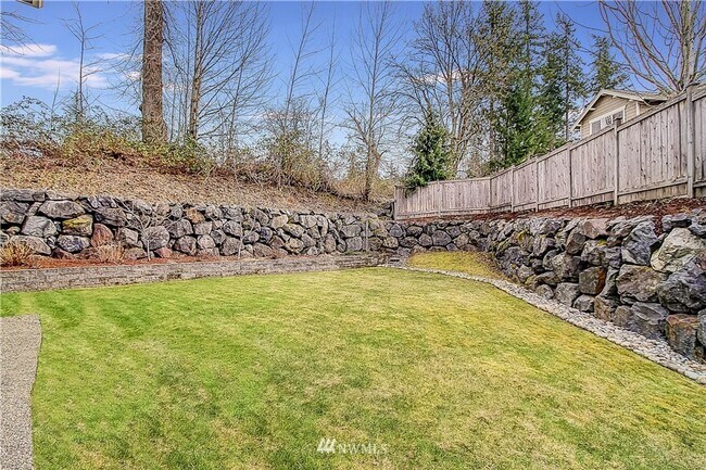 Building Photo - Sammamish Home