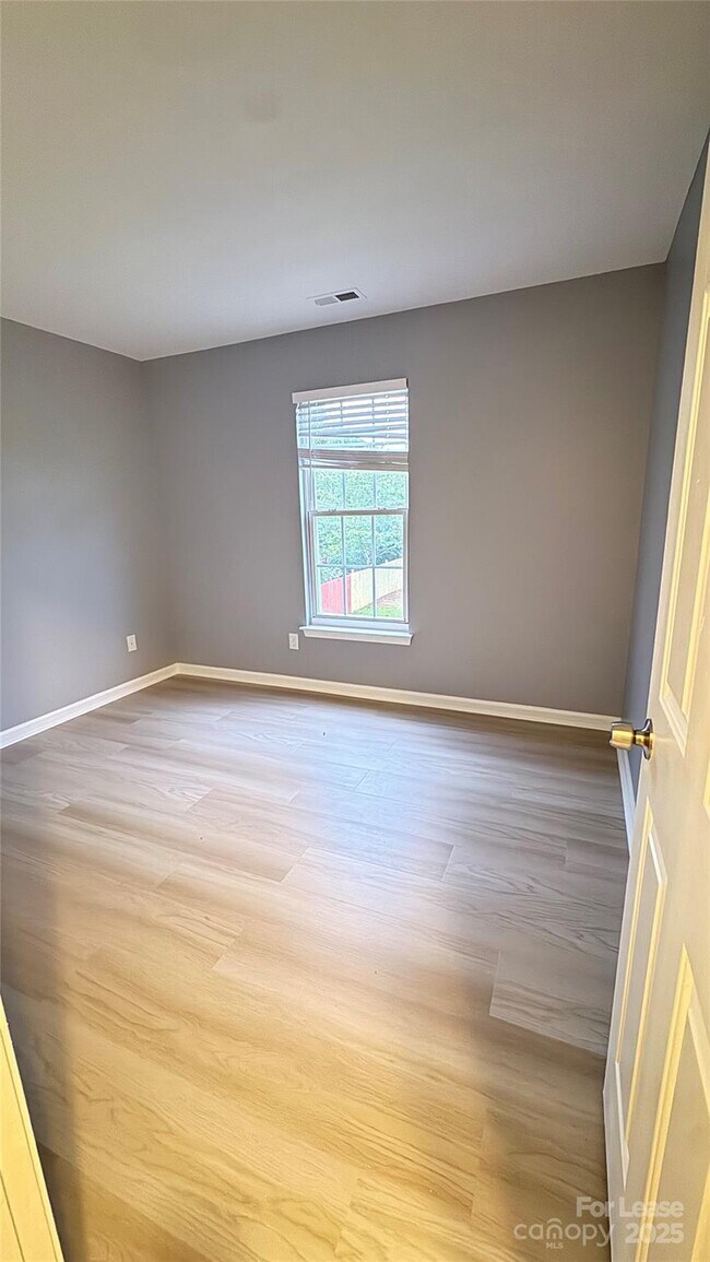 Building Photo - 1705 Starling Ct