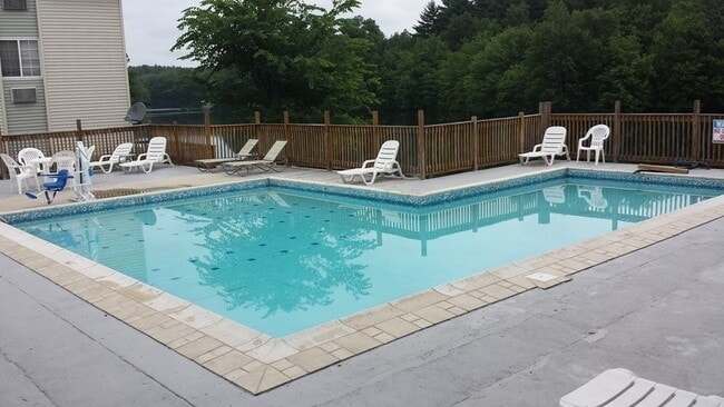 Building Photo - 358 Main St