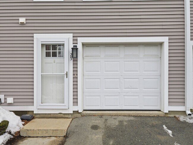 Building Photo - 25 Stock St