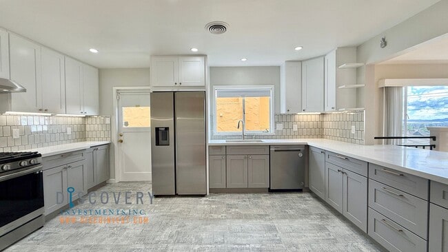 Building Photo - 4 Bedroom Mid-Century Oakmore Home With Views of Bay