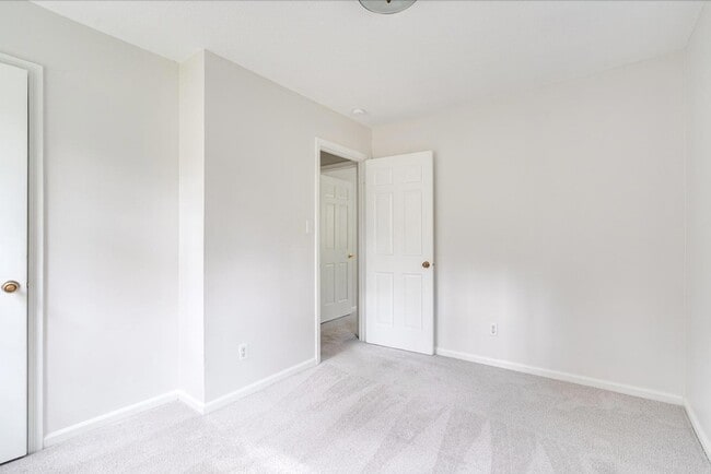 Building Photo - 2437 Tilghman Cir