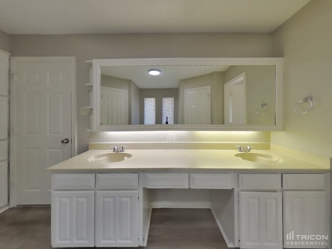 Building Photo - 934 Robinwood Dr