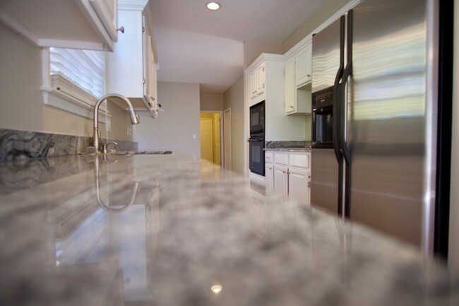 Building Photo - Dunwoody Living at Its Best – Spacious 4BR...