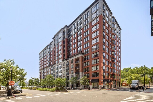 Building Photo - 1025 Maxwell Ln