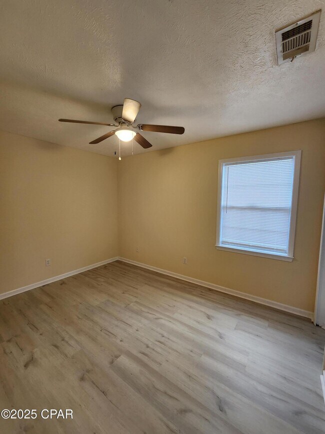 Building Photo - 5434 Sunset Ave