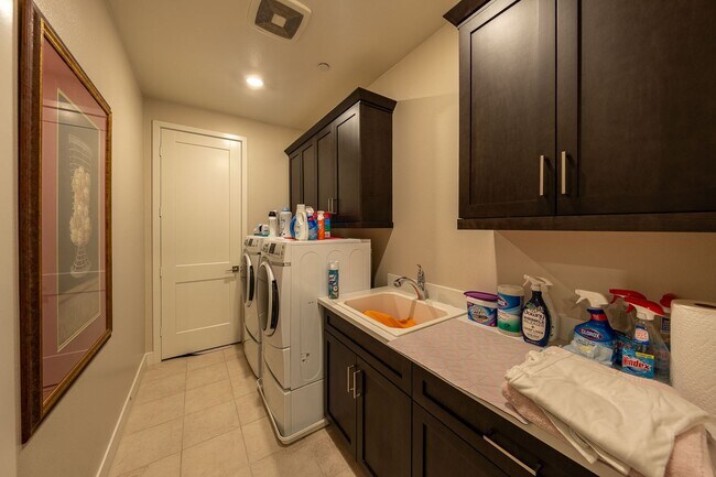 Building Photo - Altair Mansion, 24 Hour Guarded, 5Bed|6bath, Nearly 5000sqf