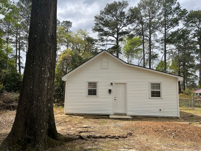 Primary Photo - 402 S Elm St
