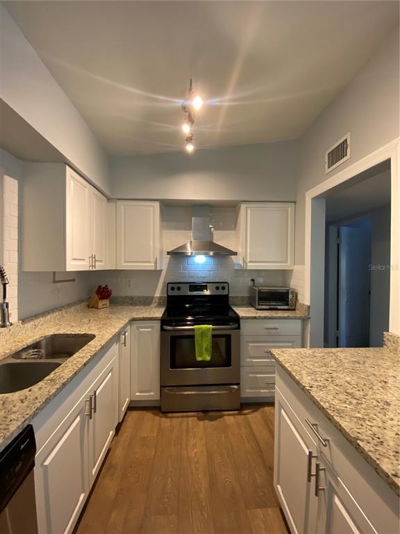 Building Photo - 813 N Waterview Dr