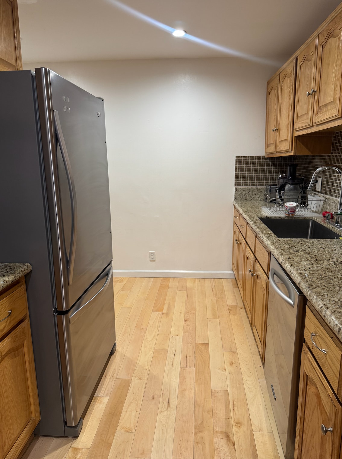 Building Photo - 8550 Holloway Dr