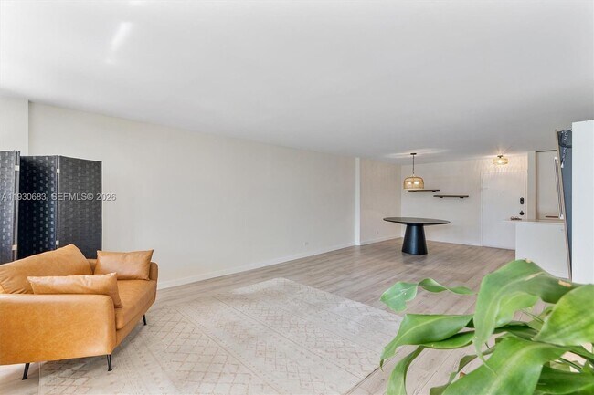 Building Photo - 10101 E Bay Harbor Dr