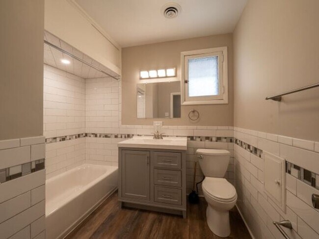 Building Photo - 319 W Hutchinson Ave