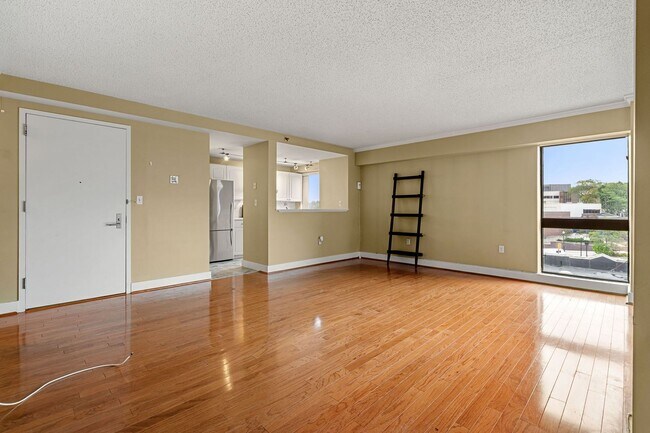 Building Photo - 1Br/1Bth, ready to move in. Heat/Hot Water...