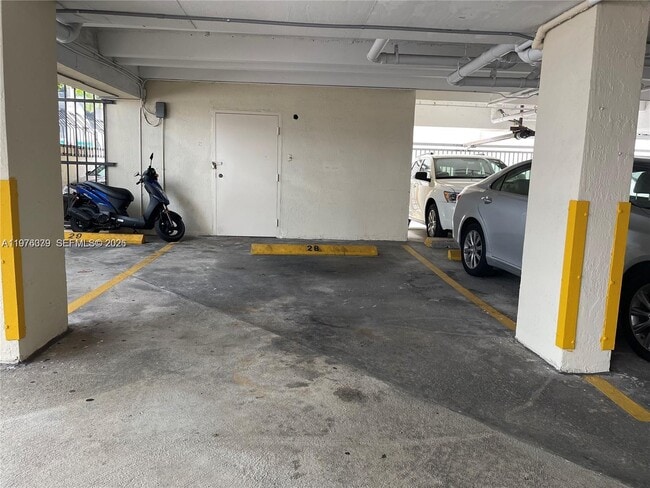 Building Photo - 1250 Lincoln Rd