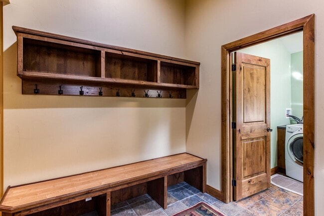 Building Photo - Long term lease in the heart of Park City! Available Mid October 2026