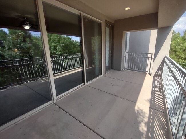 Building Photo - Desirable Black Rock Condo - Quite/Peaceful