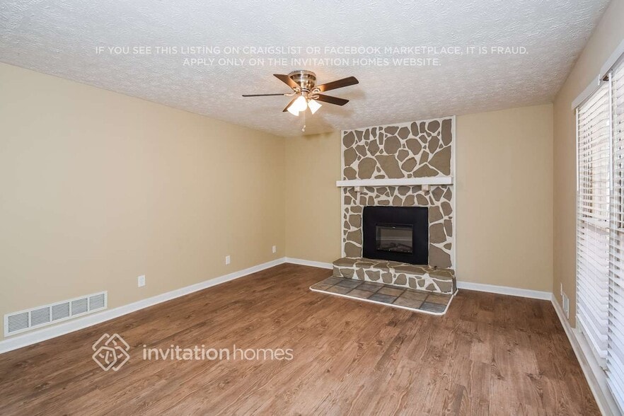 Building Photo - 1571 Larkwood Dr