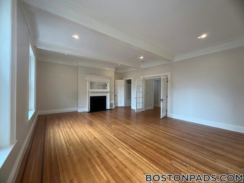 Building Photo - 1726 Beacon St