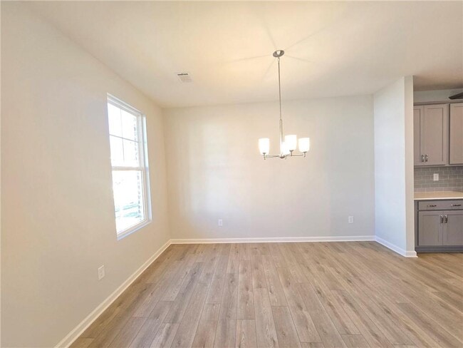 Building Photo - 3085 Cambridge Ml St