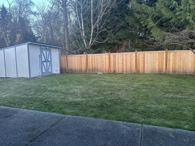 Building Photo - Charming 4 bed, 2 bath Lynnwood Home, $3100/mo.