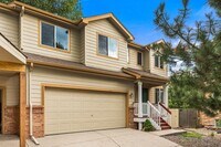 Building Photo - 4bed 4bath with fenced yard in Denver!