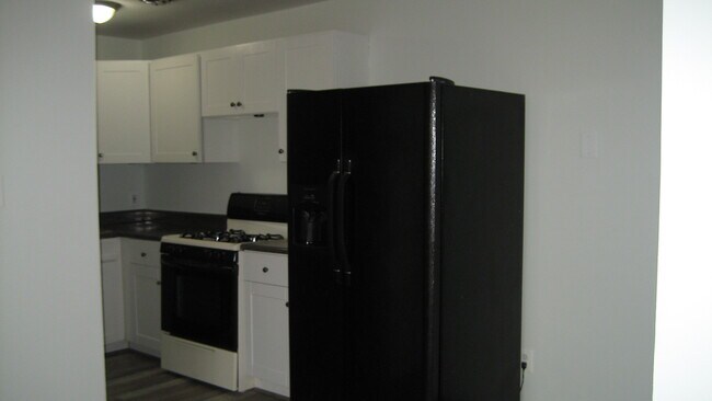 Building Photo - 214 Locust St SE