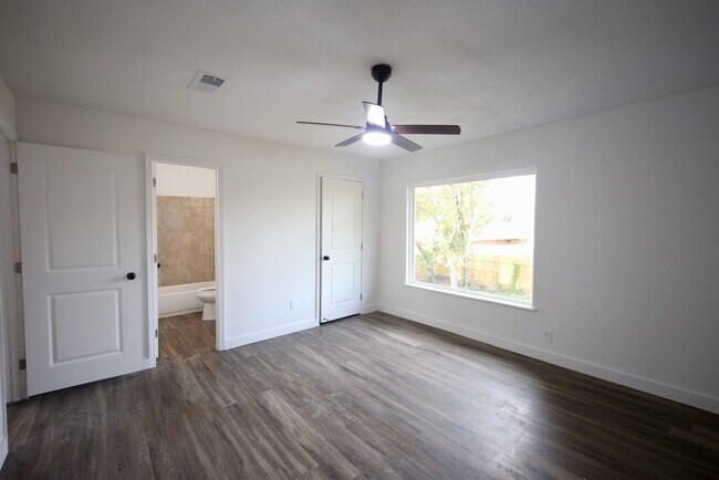 Building Photo - 5819 Flax Bourton St