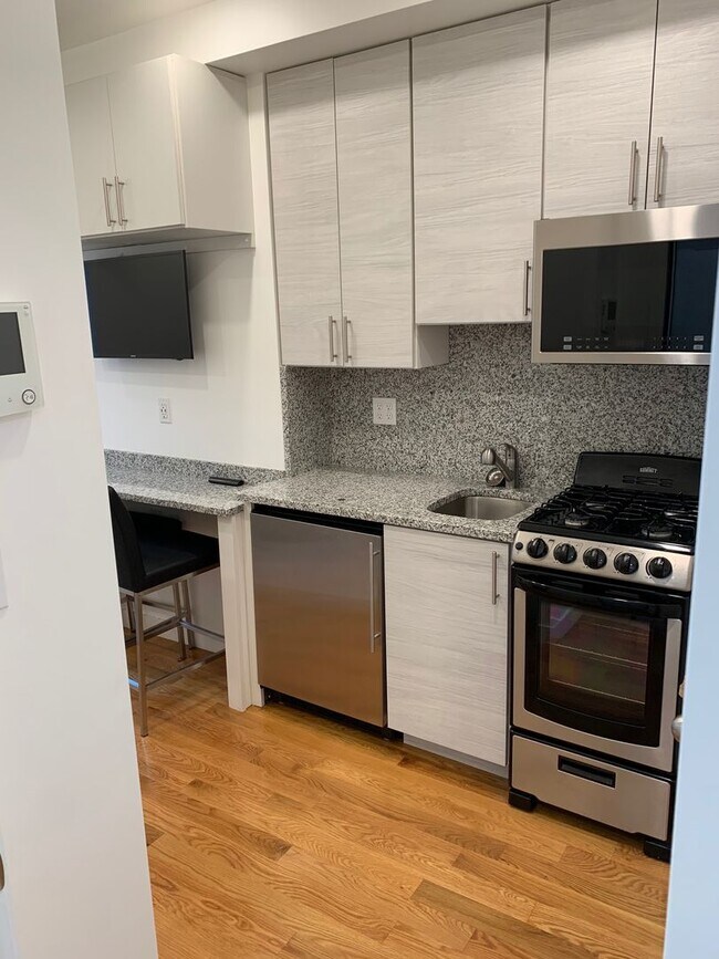 Building Photo - CHELSEA/BOSTON LUXURY STUDIO AVAILABLE AND READY FOR OCCUPANCY!