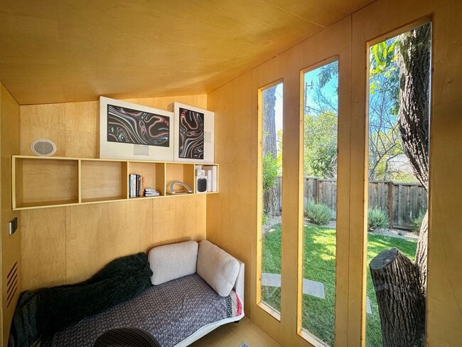 Building Photo - Charming 2 Bed 1.5 Bath in Redwood City!