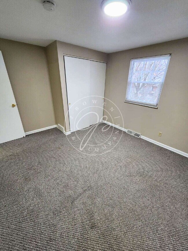 Building Photo - Sylvania Schools! Spacious 2-story, 3-bedroom, 2-bath home offering over 1,200 sq. ft. of living ...