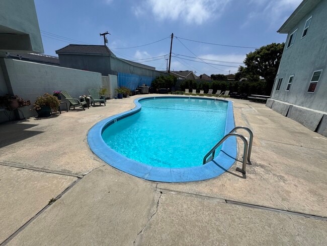 Building Photo - 3920 Redondo Beach Blvd