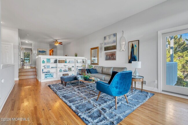 Building Photo - 23 E Mnr Sq