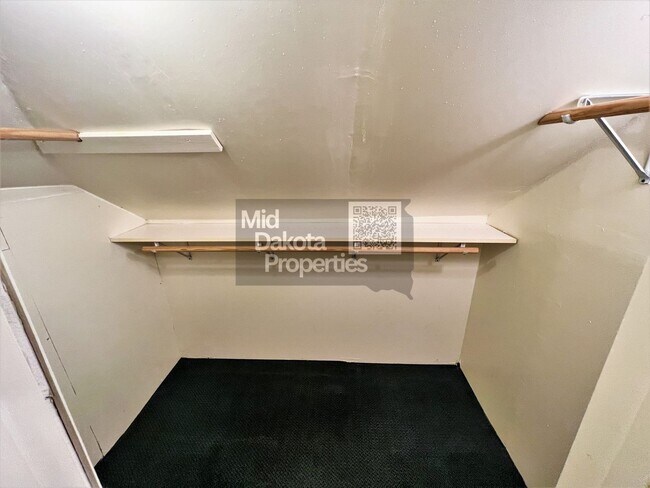 Building Photo - 1200 E 3rd-2 Bedroom house